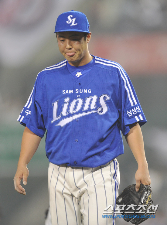 
	2010.10.11/

11�� ��ǿ��� ���� ���ξ߱� �÷��̿��� 4���� �λ�-�Ｚ ��� 7ȸ�� ���������� �Ｚ �������� ���������� 2Ÿ�� ����Ÿ�� ����ϴ� �� ������ ���̸� 7��7 ������ ����ϰ� ����带 �������� �ִ�.

���=������ ���� songs@sportschosun.com


