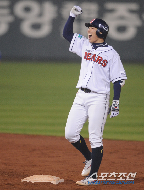 
	����������

2010�� 10�� 11��

11�� ��ǿ��� ���� �Ｚ�� �λ��� �÷��̿��� 4�������� 7ȸ�� 2�� 1,2�缭 �λ� �̿����� ����Ÿ�� ������Ų �� ȯȣ�ϰ� �ִ�.

���= ���� ���� kyungmin@sportschosun.com


