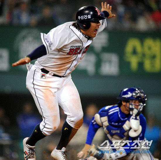 
	2010,10,11 PO 4���� �λ�-�Ｚ

�λ��� �Ʊ�� �������� ��Ƴ���.

11�� ��ǿ��� ������ �λ�� �Ｚ�� PO 4���� 7ȸ�� 2�� ���翡�� ��Ÿ�� Ÿ���� �� �������� �߰ݿ� ������ ���ϴ� 2Ÿ�� ��Ÿ�� ģ �������� �̾� 2����� ������ �� �̿����� ���� ����Ÿ�� Ȩ���� Ȩ�� ��� �������� ����ߴ�.

Ȩ���� �������� �� �����ϴ� ������.

���=������ ���� basser@sportschosun.com


