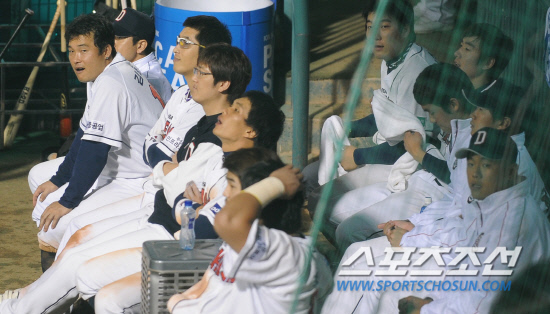 
	11�� ��ǿ��� ���� ���ξ߱� �÷��̿��� 4���� �λ�� �Ｚ�� ���� �Ｚ�� 8��7 �¸��� ������. �λ꺥ġ

���=�ֹ��� ���� deer@sportschosun.com


