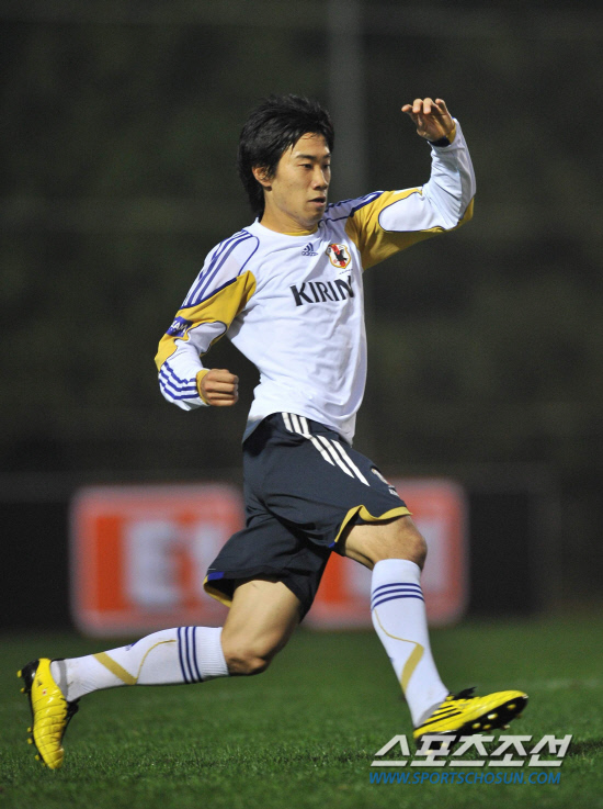 
	���������� 2010.10.11.

�������� �Ϸ� �յΰ� 11�� ����NFC���� ������  �̴ϰ��ӿ���  �Ϻ��� ������ ������ ��ũ���� ��ġ�� �������� �پ���� �ִ�.

����NFC=�����ʱ��� young@sportschosun.com


