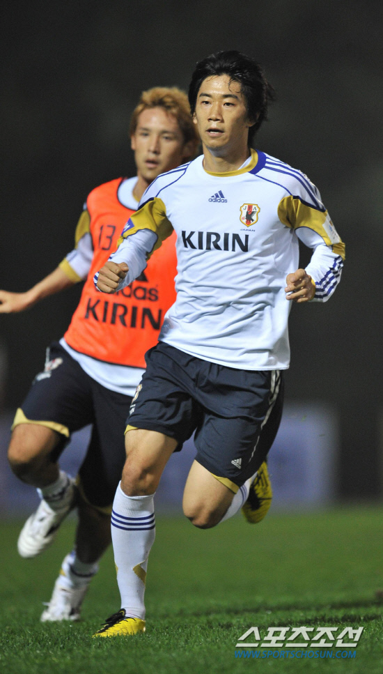 
	���������� 2010.10.11.

�������� �Ϸ� �յΰ� 11�� ����NFC���� ������  �̴ϰ��ӿ���  �Ϻ��� ������ ������ ��ũ���� ��ġ�� �������� �پ���� �ִ�.

����NFC=�����ʱ��� young@sportschosun.com


