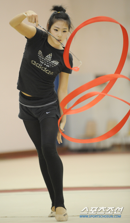 
	�ѱ� ����ü������ ���ǽ�Ÿ �ż����� 12�� �¸� �����̿��� ������ �ƽþȰ��� �ݸ޴��� ���� ������� �ϰ� �ִ�. �ż����� �߸�λ��� ��� �Ͼ�� �տ���� �Բ� ������ �ƽþȰ��� �ݻ�ɿ� ������.

�¸�=�ֹ��� ���� deer@sportschosun.com


