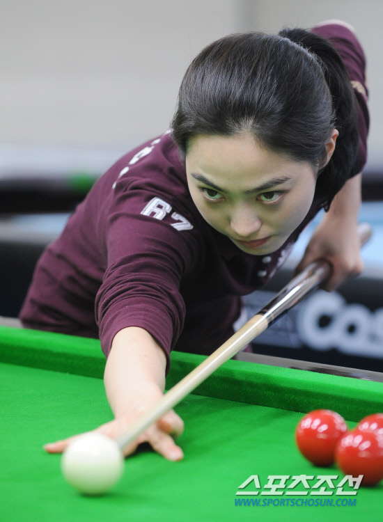 
	'��¯' ������ǥ �籸������ �������� 12�� �¸� �����̿��� ������ �ƽþȰ����� �յΰ� �Ʒ��� �ϰ� �ִ�. 

�¸�=�ֹ��� ���� deer@sportschosun.com


