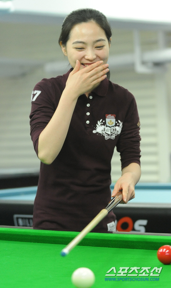 
	'�ڸ�' ������ǥ �籸������ ������ �������� 12�� �¸� �����̿��� ������ �ƽþȰ����� ����� �Ʒ��� �ϰ� �ִ�. �Ʒ��� �������� ���� ��������  �ڼ��� ����ְ� �ִ�.

�¸�=�ֹ��� ���� deer@sportschosun.com


