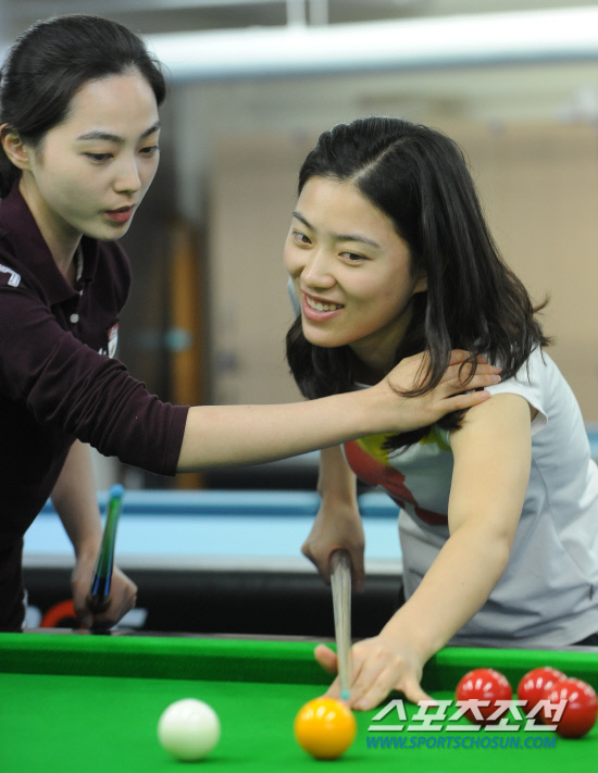 
	'�ڸ�' ������ǥ �籸������ ������ �������� 12�� �¸� �����̿��� ������ �ƽþȰ����� ����� �Ʒ��� �ϰ� �ִ�. �Ʒ��� �������� ���� ��������  �ڼ��� ����ְ� �ִ�.

�¸�=�ֹ��� ���� deer@sportschosun.com


