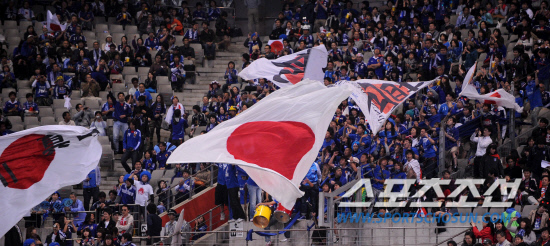 
	2010.10.12/

�ѱ� �౸ A��ǥ���� 12�� ���� �����Ű���忡�� �Ϻ� �౸��ǥ���� ��-���� ģ�� A��ġ ��⸦ ���� �ִ�. ��-���� �¾� �Ϻ� ��Ʈ�� ���� �������� ���� ������ ��ġ�� �ִ�.

���=������ ���� songs@sportschosun.com


