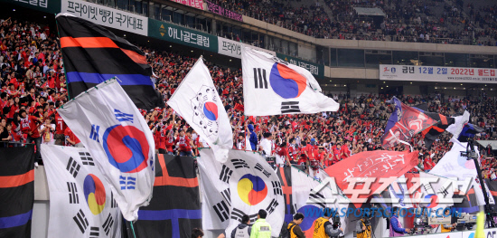 
	2010.10.12/

�ѱ� �౸ A��ǥ���� 12�� ���� �����Ű���忡�� �Ϻ� �౸��ǥ���� ��-���� ģ�� A��ġ ��⸦ ���� �ִ�. ��-���� �¾� ���� �Ǹ� �������� ���� ������ ��ġ�� �ִ�.

���=������ ���� songs@sportschosun.com


