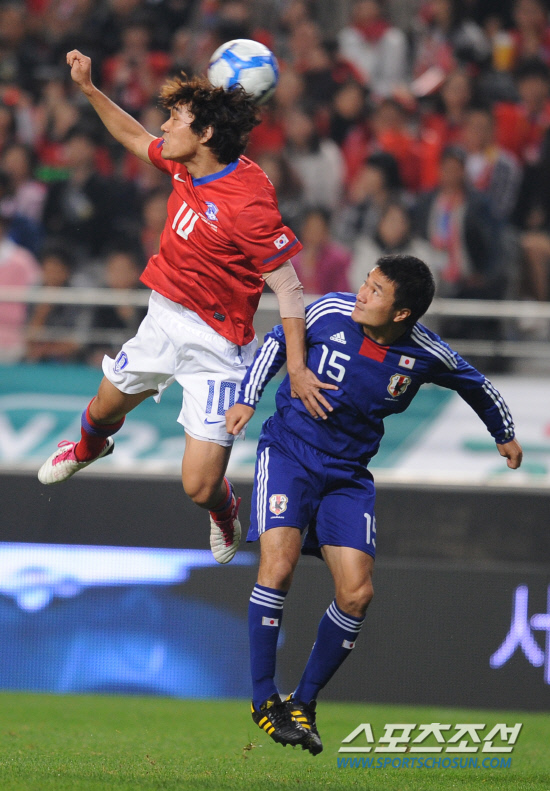 
	2010�� 10�� 12��

12�� ���� ��Ͽ����ű��忡�� ���� �ѱ��� �Ϻ��� �������� �ѱ� ���ֿ�(����)�� �Ϻ� �ܳ�� ������� ������ �ִ�.

��Ͽ����ű���= ���� ���� kyungmin@sportschosun.com


