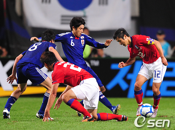 
	[����]�̿�ǥ,'�ڴ� ���� å����!'
