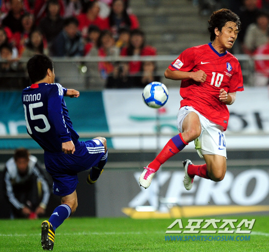 
	2010,10,12

��,�� �౸������ǥ ģ�����

12�� ��� �����Ű���忡�� ������ �ѱ��� �Ϻ��� �౸������ǥ ģ����⿡�� �ѱ��� ���ֿ��� �Ϻ� �ܳ밡 �� ���� �󱼷� ���ƿ��� ��� ���� ���׸��� �ִ�.

���=������ ���� basser@sportschosun.com


