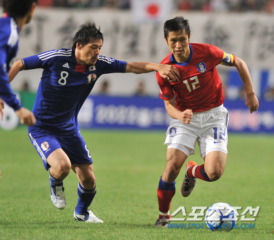 
	����������

2010.10.12

12�� ��Ͽ����Ű���忡�� ������ ���̹� �ѱ��� �Ϻ��� ģ����Ⱑ ���ȴ�.  �̿�ǥ�� �������� ��ũ�� ���� ���ĸ� �õ��ϰ� �ִ�. 

���=���ؿ� ���� noodle@sportschosun.com


