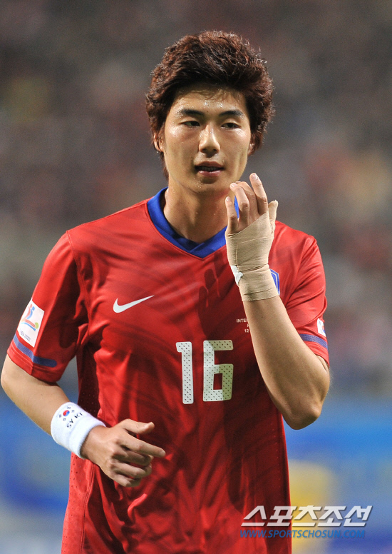 
	����������

2010.10.12

12�� ��Ͽ����Ű���忡�� ������ ���̹� �ѱ��� �Ϻ��� ģ����Ⱑ ���ȴ�. �⼺���� ��⿡ ���ϰ� �ִ�.

���=���ؿ� ���� noodle@sportschosun.com


