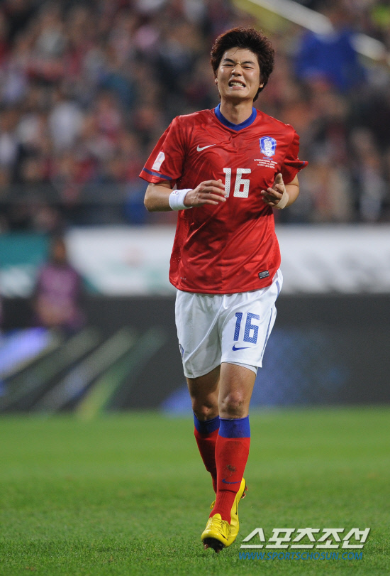 
	2010�� 10�� 12��

12�� ���� ��Ͽ����ű��忡�� ���� �ѱ��� �Ϻ��� �������� �ѱ� �⼺���� ������ ���� ����� �ƽ����ϰ� �ִ�.

��Ͽ����ű���= ���� ���� kyungmin@sportschosun.com


