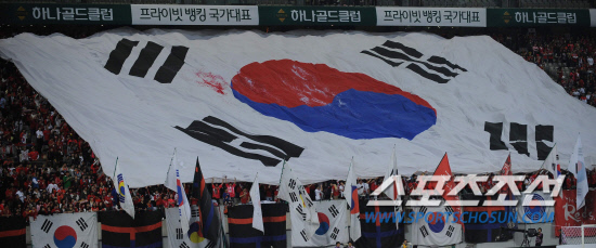 
	���������� 2010.10.12.

���� �Ǹ��� 12�� ��Ͽ����Ű���忡�� ������ �������� �ռ� ���� �±ر⸦ ��ġ�� �ֱ����� �θ��� �ִ�. 

���=�����ʱ��� young@sportschosun.com


