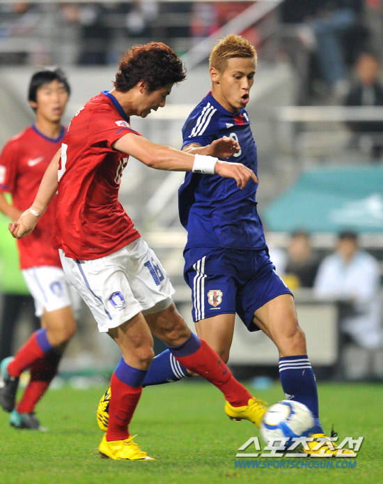 
	2010.10.12/

12�� ���� �����Ű���忡�� ���� ��-���� ģ�� A��ġ ���, �⼺���� �Ϻ� ȥ���� ���� ���� �߰Ÿ� ������ �õ��ϰ� �ִ�.

���=������ ���� songs@sportschosun.com


