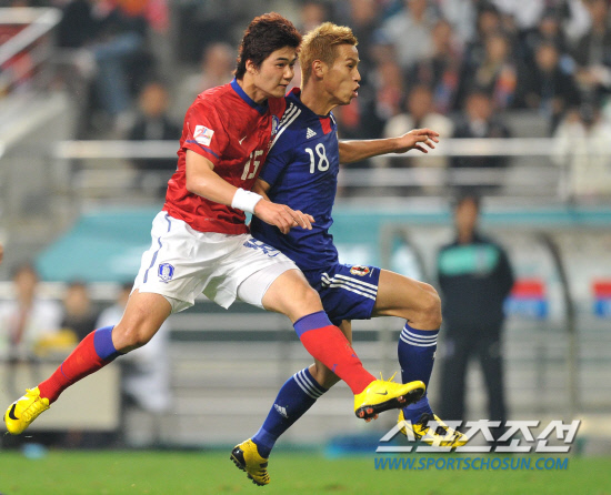 
	2010.10.12/

12�� ���� �����Ű���忡�� ���� ��-���� ģ�� A��ġ ���, �⼺���� �Ϻ� ȥ���� ���� ���� �߰Ÿ� ������ �õ��ϰ� �ִ�.

���=������ ���� songs@sportschosun.com


