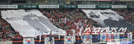 
	���������� 2010.10.12.

���� �Ǹ��� 12�� ��Ͽ����Ű���忡�� ������ �������� �ռ� �̼��� �屺�� ���߱� �ǻ��� ���� �ʻ�ȭ�� ��ġ�� �Ϻ��� �⸦ ���� ������ �������� ��ġ�� �ִ�.

���=�����ʱ��� young@sportschosun.com


