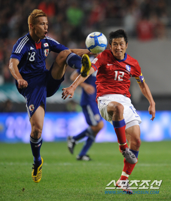 
	2010�� 10�� 12��

12�� ���� ��Ͽ����ű��忡�� ���� �ѱ��� �Ϻ��� �������� �ѱ� �̿�ǥ(������)�� �Ϻ� ȥ�ٰ� ���� ������ �ִ�.

��Ͽ����ű���= ���� ���� kyungmin@sportschosun.com


