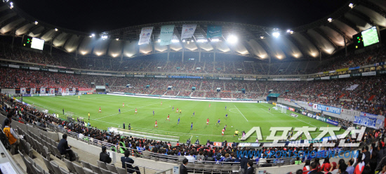 
	���������� 2010.10.12.

12�� ��Ͽ����Ű���忡�� ������ �������� 6�������� �ҵ��� �𿩵�� ������ �������� ���ƴ� ���=�����ʱ��� young@sportschosun.com


