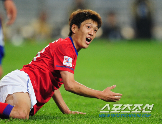 
	2010,10,12

��,�� �౸������ǥ ģ�����

12�� ��� �����Ű���忡�� ������ �ѱ��� �Ϻ��� �౸������ǥ ģ����⿡�� �ѱ��� ��û���� �Ϻ��� ��ģ ���� �����ϰ� �ִ�.

���=������ ���� basser@sportschosun.com


