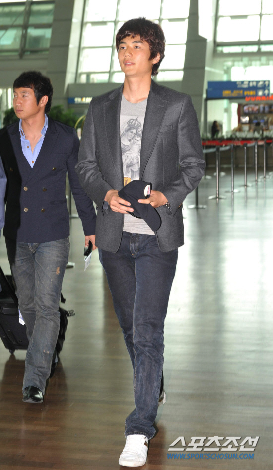 
	�Ϻ����� ������ ���� �Ա��ߴ� �⼺���� 13�� ��õ ������ ���� �������� �ⱹ �ߴ�. 

��õ����=������ ����

rainmaker@sportschosun.com


