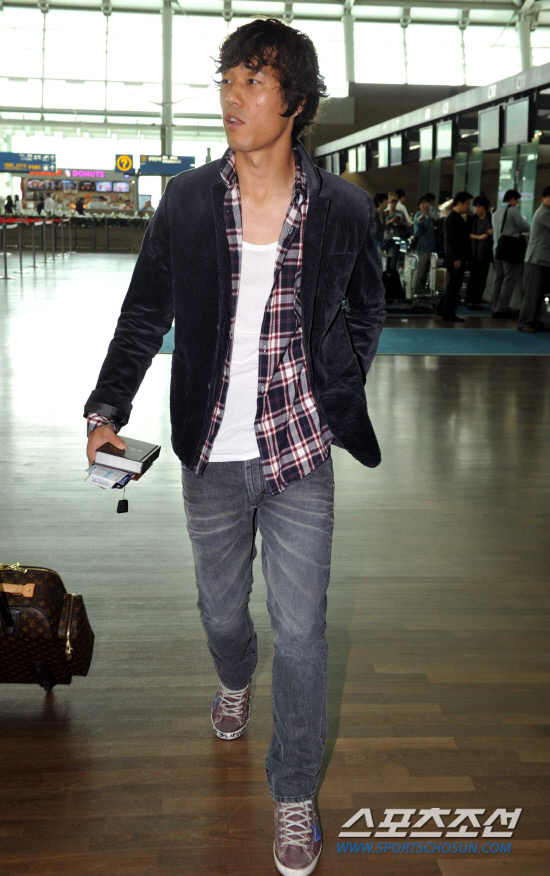 
	�Ϻ����� ������ ���� �Ա��ߴ� ���ֿ��� 13�� ��õ ������ ���� �ĸ��� �ⱹ �ߴ�. ���ֿ��� ���׿� ���߳��� �ҵ鿡�� ������ ������ ���ְ� �ⱹ������ ��� ����.

��õ����=������ ����

rainmaker@sportschosun.com


