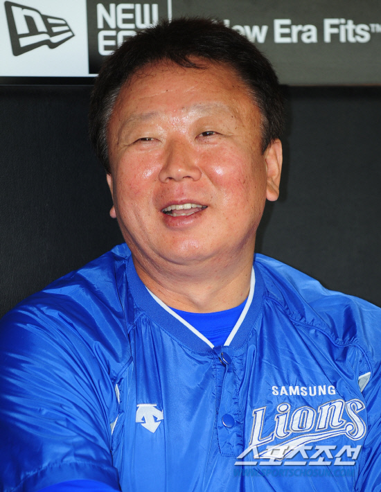 
	2010,10,12

PO 5���� �Ｚ-�λ�

�Ｚ ������������ 13�� PO 5������ �յΰ� ���ڵ��� ������. '�� ���� �� �ְڳ�'�� ������  '�׷��� 5���̳� 6�� ������ ���� ���� ���'��� �������� ���� ���δ�.

�뱸=������ ���� basser@sportschosun.com


