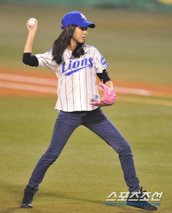 
	2010.10.13/

13�� �뱸���� ���� ���ξ߱� �÷��̿��� ���� 5����, ��� �� �ŷ�Ʈ �־����� �ñ��� ���� �ñ��� �ϰ� �ִ�.

�뱸=������ ���� songs@sportschosun.com


