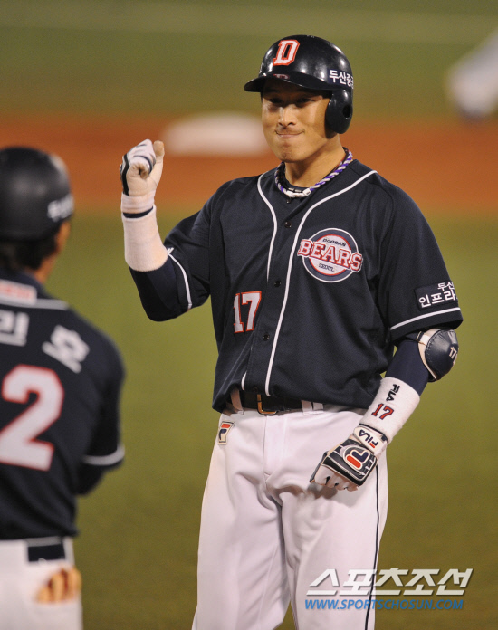 
	2010�� 10�� 13��

13�� �뱸���� ���� �λ�� �Ｚ�� �÷��̿��� 5����, 2ȸ�� 1�� 2,3�缭 �λ� ����ö�� 2Ÿ�� ����Ÿ�� ģ �� ȯȣ�ϰ� �ִ�.

�뱸= ���� ���� kyungmin@sportschosun.com


