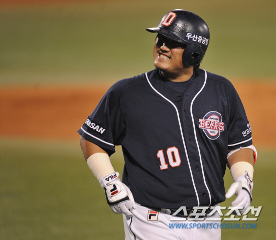 
	2010�� 10�� 13��

13�� �뱸���� ���� �λ�� �Ｚ�� �÷��̿��� 5����, 2ȸ�� 2�� 1,2�缭 �λ� ���ؼ��� Ȩ���� Ÿ���� ���ͼ� �����쿡�� ������ �ƽ����ϰ� �ִ�.

�뱸= ���� ���� kyungmin@sportschosun.com


