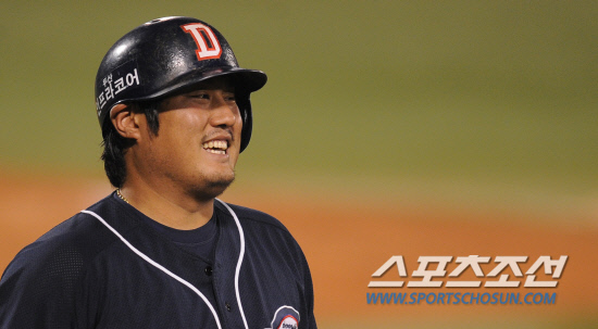 
	2010�� 10�� 13��

13�� �뱸���� ���� �λ�� �Ｚ�� �÷��̿��� 5����, 2ȸ�� 2�� 1,2�缭 �λ� ���ؼ��� Ȩ���� Ÿ���� ���ͼ� �����쿡�� ������ �ƽ����ϰ� �ִ�.

�뱸= ���� ���� kyungmin@sportschosun.com


