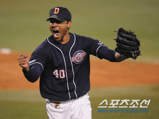 
	2010�� 10�� 13��

13�� �뱸���� ���� �λ�� �Ｚ�� �÷��̿��� 5����, 3ȸ�� �λ� ���޳׽��� �Ｚ �������� ����ó�� �� �� ȯȣ�ϰ� �ִ�.

�뱸= ���� ���� kyungmin@sportschosun.com


