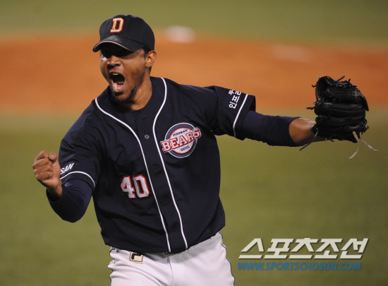 
	2010�� 10�� 13��

13�� �뱸���� ���� �λ�� �Ｚ�� �÷��̿��� 5����, 3ȸ�� �λ� ���޳׽��� �Ｚ �������� ����ó�� �� �� ȯȣ�ϰ� �ִ�.

�뱸= ���� ���� kyungmin@sportschosun.com


