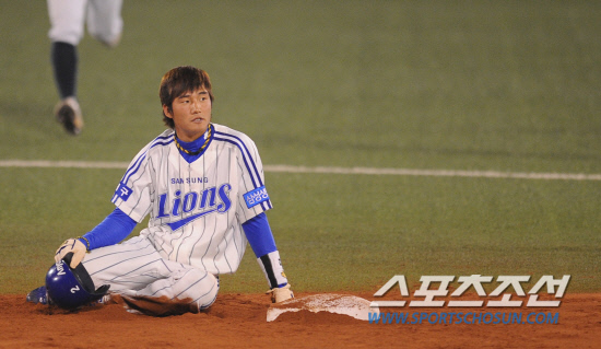 
	2010�� 10�� 13��

13�� �뱸���� ���� �λ�� �Ｚ�� �÷��̿��� 5����, 3ȸ�� �������� ���� ������ 2�缭 �ƿ��� �Ｚ ������ ��Ż�� �ϰ� �ִ�.

�뱸= ���� ���� kyungmin@sportschosun.com


