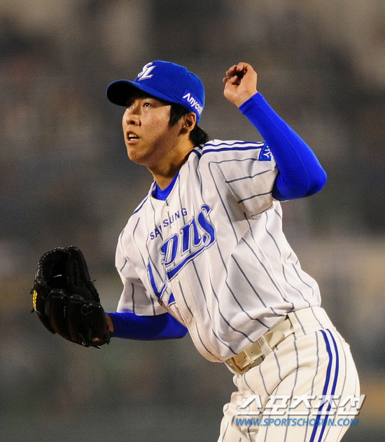 
	2010,10,13

PO 5���� �Ｚ-�λ�

13�� PO 5���� 2ȸ�� 1�� 2,3�翡�� �Ｚ ���� �������� �λ� ����ö���� 2Ÿ�� ��Ÿ�� �´� ���� ǥ���� �������� �ִ�.

�뱸=������ ���� basser@sportschosun.com


