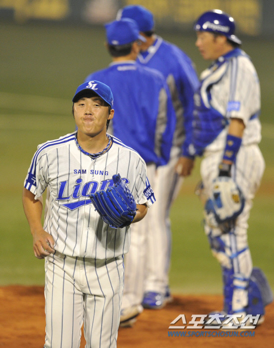 
	2010.10.13/

13�� �뱸���� ���� ���ξ߱� �÷��̿��� ���� 5���� �λ�-�Ｚ ���, 2ȸ ���� ������ �Ｚ �迵���� 4ȸ 2�翡�� ���������� ��ü�ǰ� �ִ�. 

�뱸=������ ���� songs@sportschosun.com


