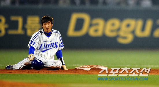 
	2010,10,13

PO 5���� �Ｚ-�λ�

�Ｚ ������ �Ⱦ�����.

13�� PO 5���� 3ȸ�� 1�� 1�翡�� 1������ ������ �ļ�Ÿ�� �������� ����Ÿ�� 2�翡�� �ƿ��� �� ��Ÿ��� ������ ���̽����� �Ͼ�� ���ϰ� �ִ�.

�뱸=������ ���� basser@sportschosun.com


