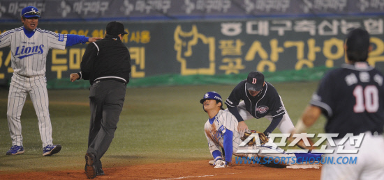 
	2010�� 10�� 13��

13�� �뱸���� ���� �λ�� �Ｚ�� �÷��̿��� 5����, 6ȸ�� �Ｚ �̿����� ���ͼ� Ű�� �ѱ�� ��Ÿ�� ġ�� 3����� �پ����� �ƿ��ǰ� �ִ�. 3��� �̿����� �̿����� �������ְ� �ִ�.

�뱸= ���� ���� kyungmin@sportschosun.com


