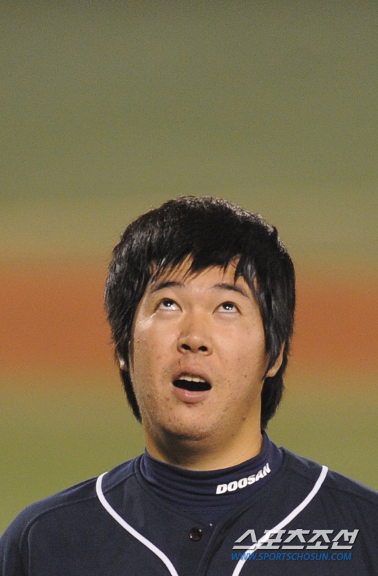 
	2010�� 10�� 13��

13�� �뱸���� ���� �λ�� �Ｚ�� �÷��̿��� 5����, 8ȸ�� 2�� 1,3���� ���⿡�� �Ｚ �������� ���� ó���� �λ� �������� �ϴ��� �Ĵٺ��� �ִ�.

�뱸= ���� ���� kyungmin@sportschosun.com


