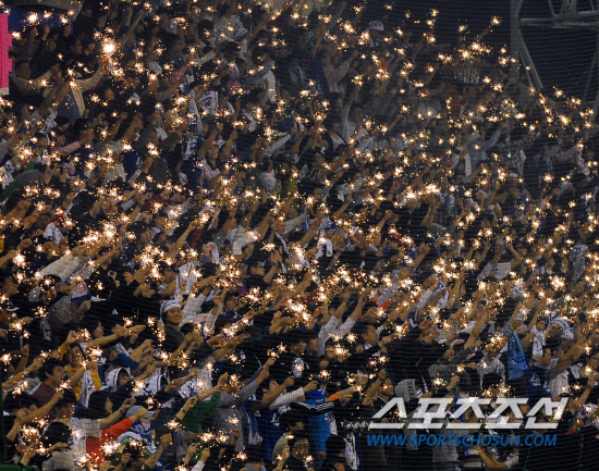 
	2010,10,13

PO 5���� �Ｚ-�λ�

13�� PO 5�������� �Ｚ �������� �¸��� ���h �Ҳ������� ��ġ�� �ִ�.

�뱸=������ ���� basser@sportschosun.com


