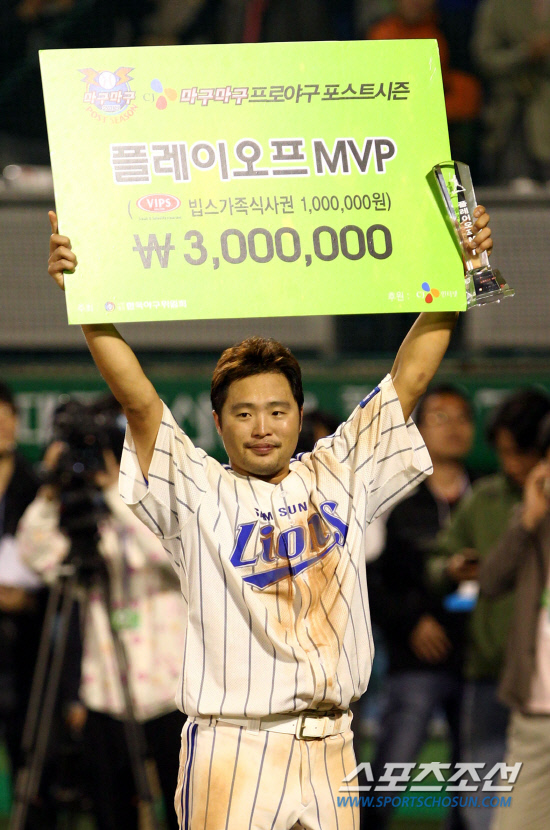 
	2010,10,13

PO 5���� �Ｚ-�λ�

13�� PO 5������ ���� �� �Ｚ �����̰� �÷��̿��� MVP�� �����Ǿ���. �����̰� ��ݰ� Ʈ���Ǹ� ��� �����ϰ� �ִ�.

�뱸=������ ���� basser@sportschosun.com


