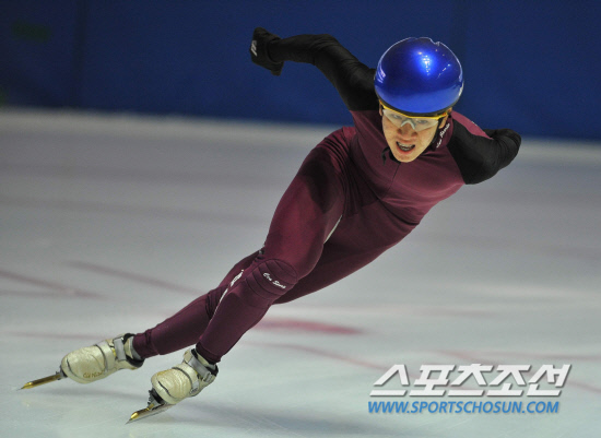 
	���������� 2010.10.14. 

15�� �¸���ƮƮ�������忡�� ���� 2010/2011 ��ƮƮ�� ������ǥ������ 3�� Ÿ�ӷ��̽� 1000m���� ������� ��ö���� �����ϰ� �ִ�. 

�¸�=������ ���� young@sportschosun.com


