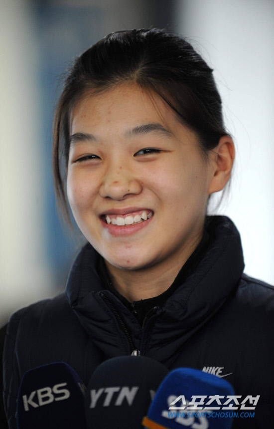 
	���������� 2010.10.14. 

�θ����� ������ 14�� ��ƮƮ��������ǥ �ֿ��ҷ� ���ߵ� �� ����ȸ���� �ϸ� ��� ǥ���� ���� �ִ�.  ������ �¸���ƮƮ�������忡�� ���� 2010/2011 ��ƮƮ�� ������ǥ������ 3�� Ÿ�ӷ��̽����� �������ߵƴ�.

�¸�=������ ���� young@sportschosun.com


