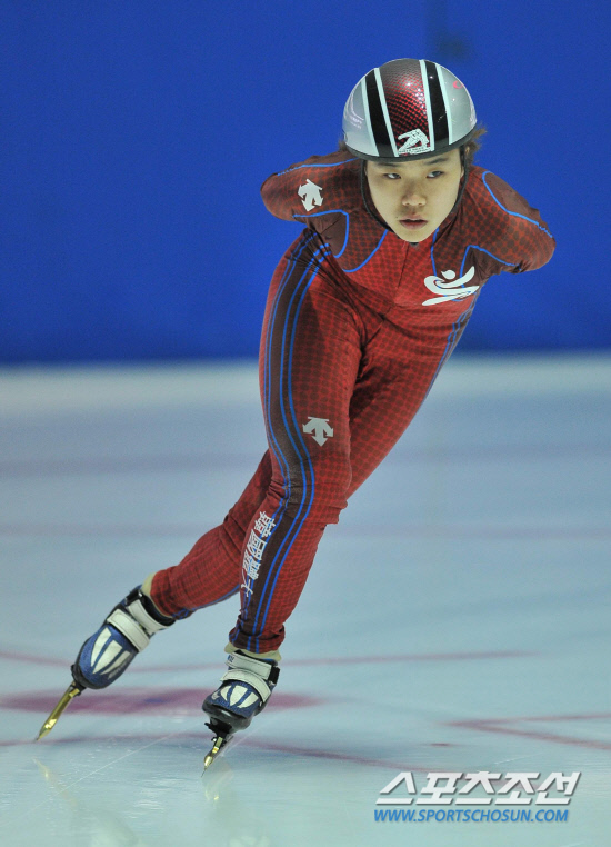 
	���������� 2010.10.14. 

14�� �¸���ƮƮ�������忡�� ���� 2010/2011 ��ƮƮ�� ������ǥ������ 3�� Ÿ�ӷ��̽� 1000m���� �ѱ�ü���� ��ſ��� �����ϰ� �ִ�. 

�¸�=������ ���� young@sportschosun.com


