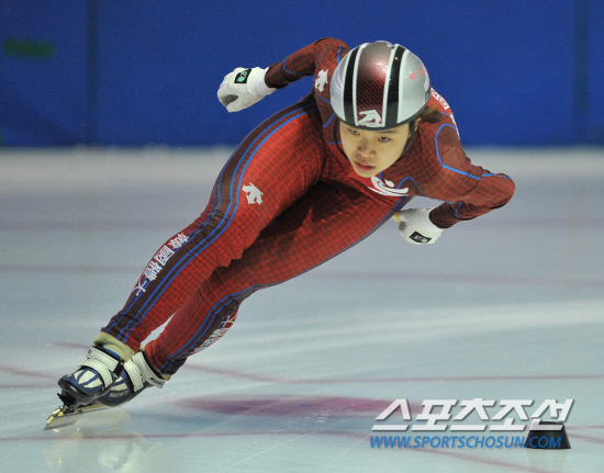 
	���������� 2010.10.14. 

14�� �¸���ƮƮ�������忡�� ���� 2010/2011 ��ƮƮ�� ������ǥ������ 3�� Ÿ�ӷ��̽� 1000m���� �ѱ�ü���� ��ſ��� �����ϰ� �ִ�. 

�¸�=������ ���� young@sportschosun.com


