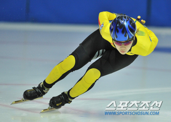 
	���������� 2010.10.14. 

14�� �¸���ƮƮ�������忡�� ���� 2010/2011 ��ƮƮ�� ������ǥ������ 3�� Ÿ�ӷ��̽� 1000m���� �ܱ����� �������� ���������� ������ǥ ������ Ż���ߴ�.  

�¸�=������ ���� young@sportschosun.com


