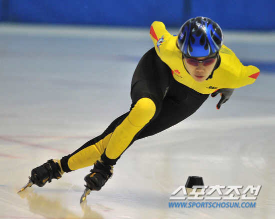 
	���������� 2010.10.14. 

14�� �¸���ƮƮ�������忡�� ���� 2010/2011 ��ƮƮ�� ������ǥ������ 3�� Ÿ�ӷ��̽� 1000m���� �ܱ����� �������� �����ϰ� �ִ�. 

�¸�=������ ���� young@sportschosun.com


