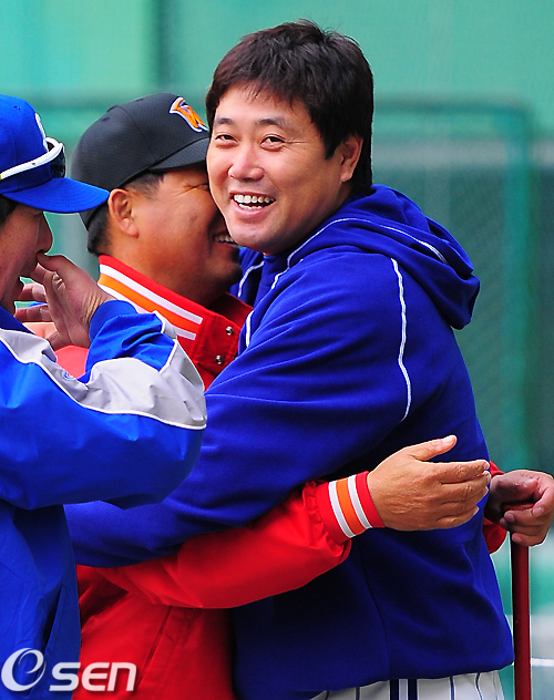 
	[����]������,'�̸��� ��ġ�� �߰ſ� ����'
