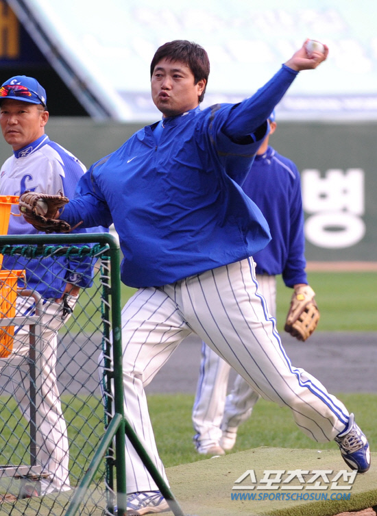 
	2010.10.15/

15�� ��õ���� ������ ���ξ߱� �ѱ��ø��� 1���� �Ｚ-SK ���, ��� �� �������� �Ĺ���� ���� ���ú��� �����ְ� �ִ�.

����=������ ���� songs@sportschosun.com


